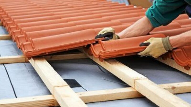 Déclaration de travaux ou permis de construire : quelles démarches pour installer votre toiture ?