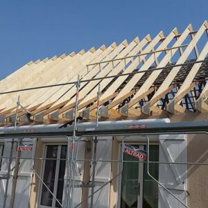 Combien coûte une toiture de 100 m2 à refaire ? Découvrez les tarifs